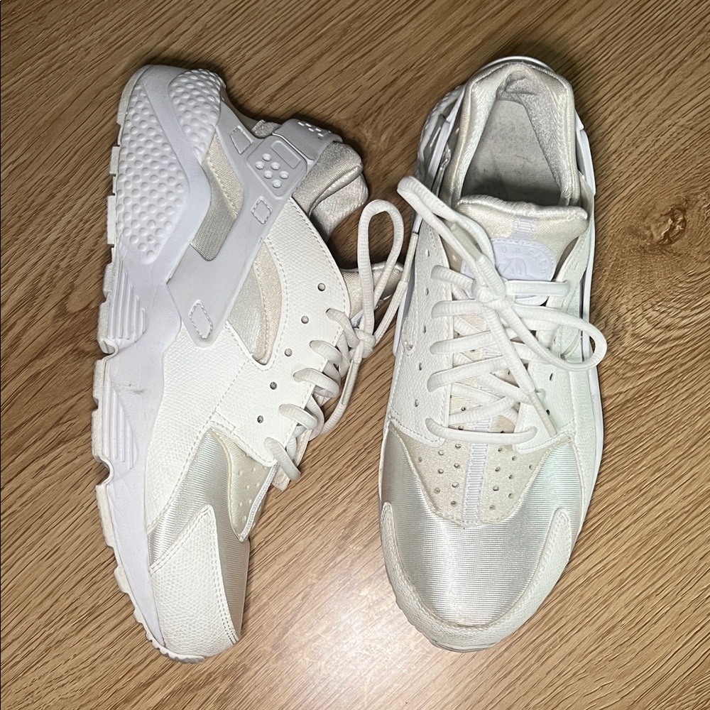 Nike Air Huarache
White Pure Platinum size 9.5 women